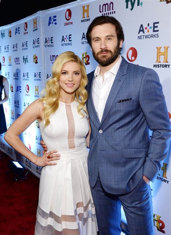 Katheryn Winnick married ? Her net worth, dating life, and body measurements.