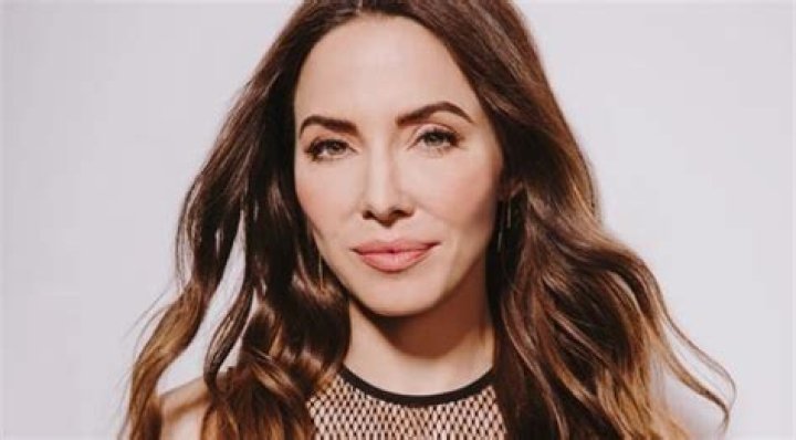 Whitney Cummings Height, Weight, Measurements, Bra Size, Shoe Size
